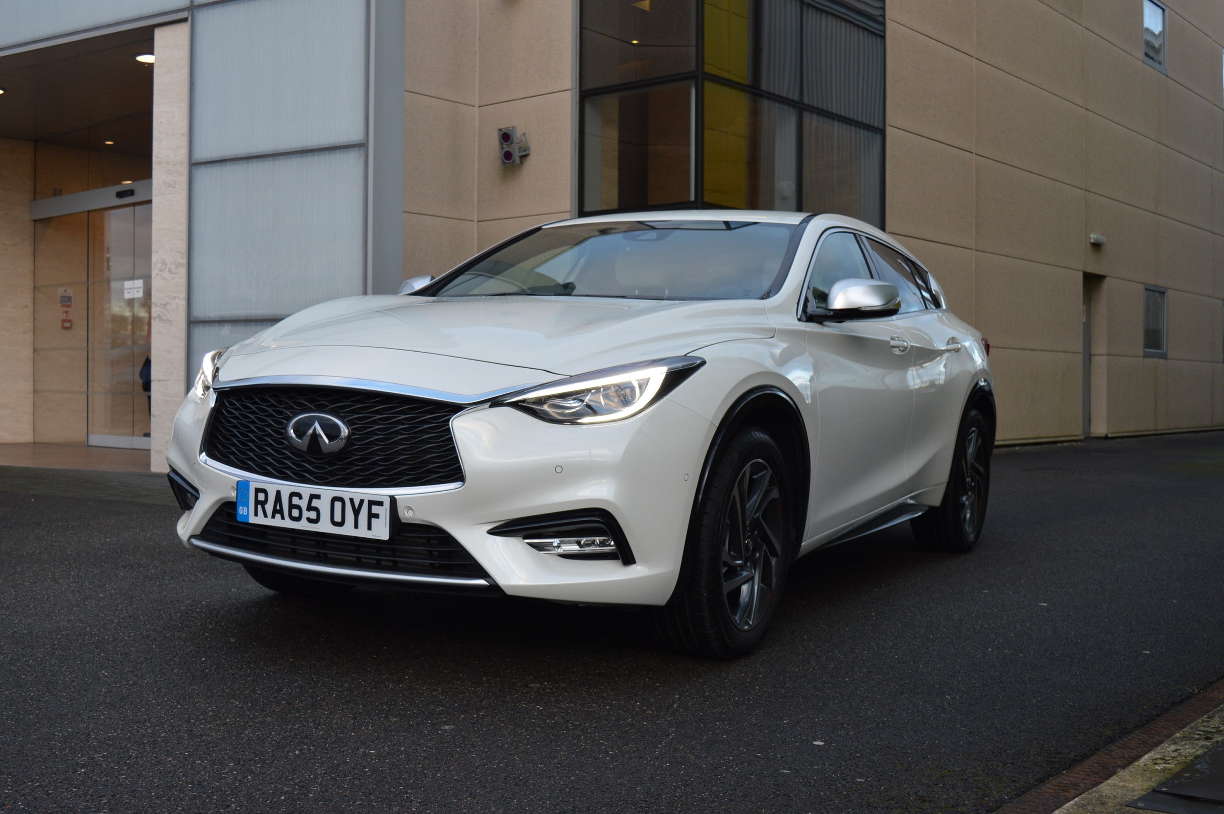 Webloganycar Infiniti Q30 Road Test