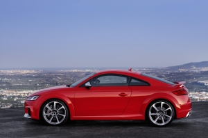 Audi TT rs side view
