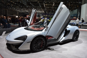 McLaren 570gt front and side