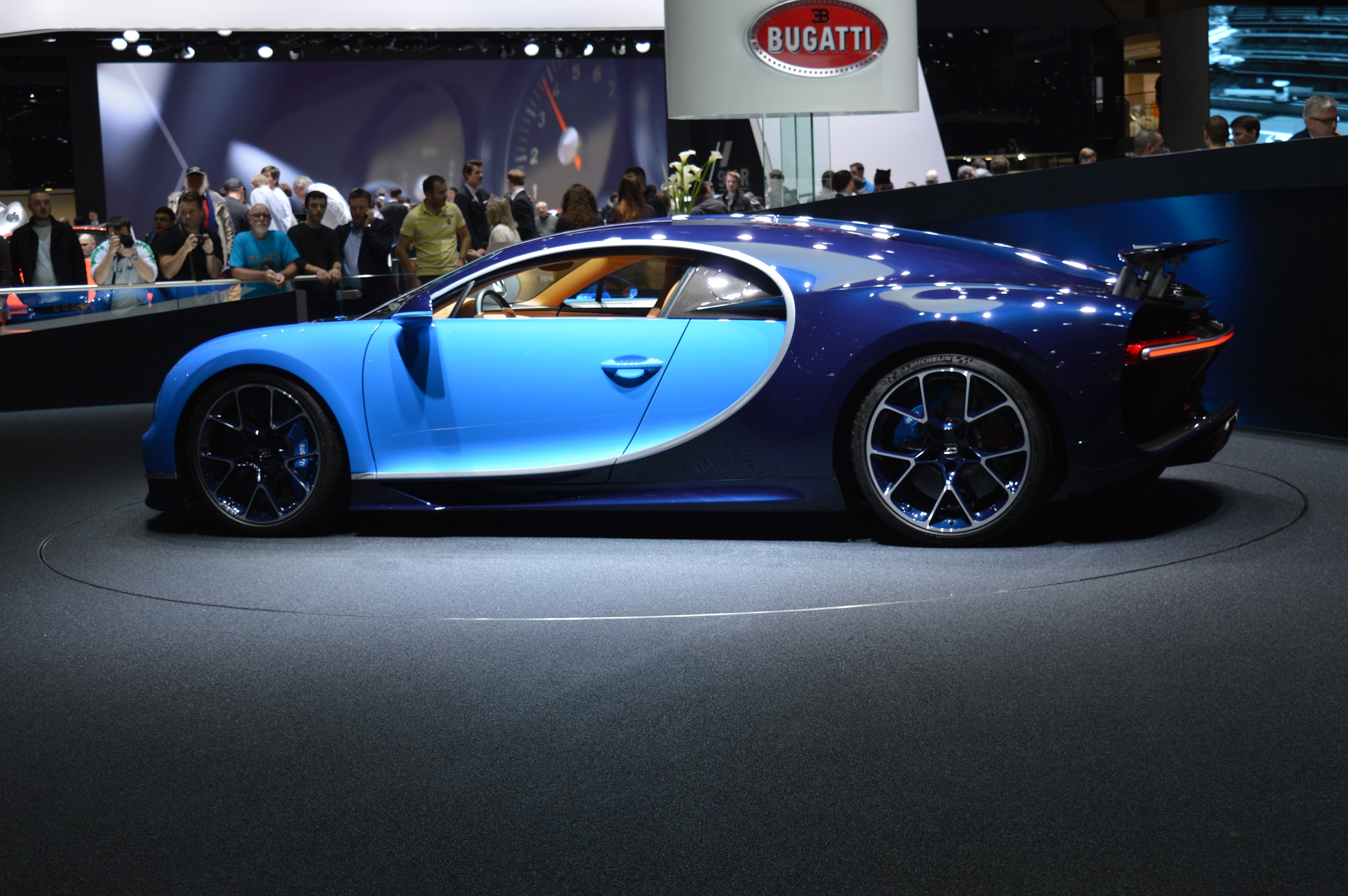 Bugatti chiron side